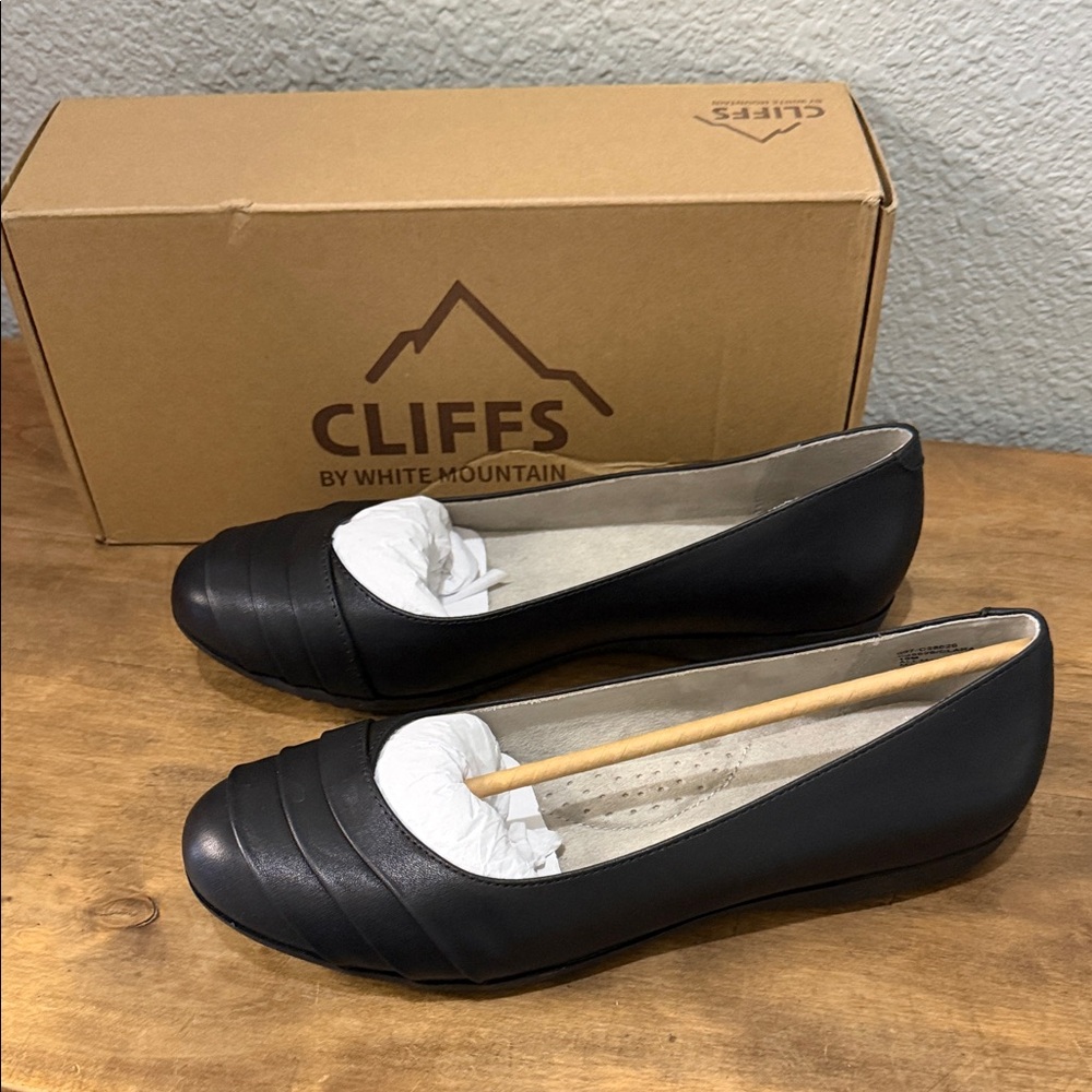 Cliffs by WHITE MOUNTAIN Black Leather Slip-On Flats